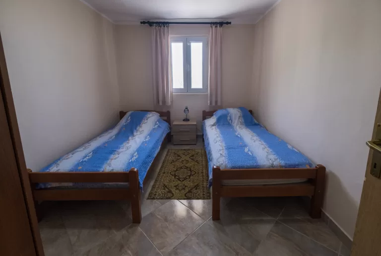 old-mill-yellow-cottage-second-bedroom